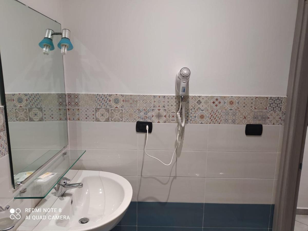 Hotel Poseidon كوريليانو كالابرو المظهر الخارجي الصورة