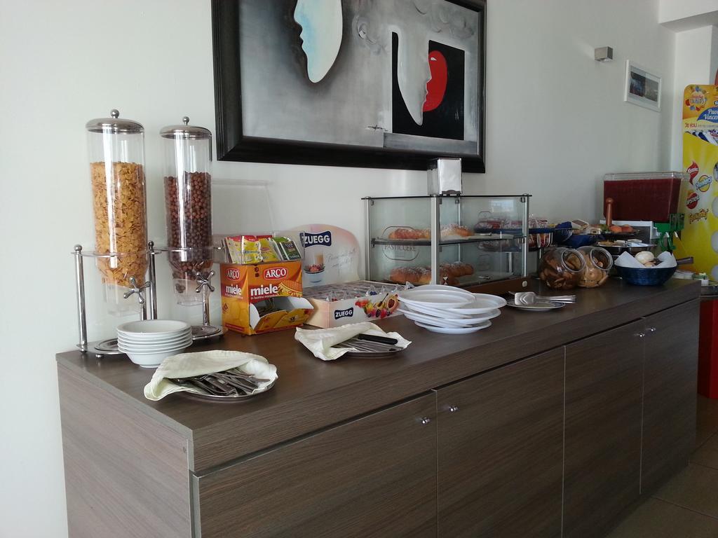 Hotel Poseidon كوريليانو كالابرو المظهر الخارجي الصورة