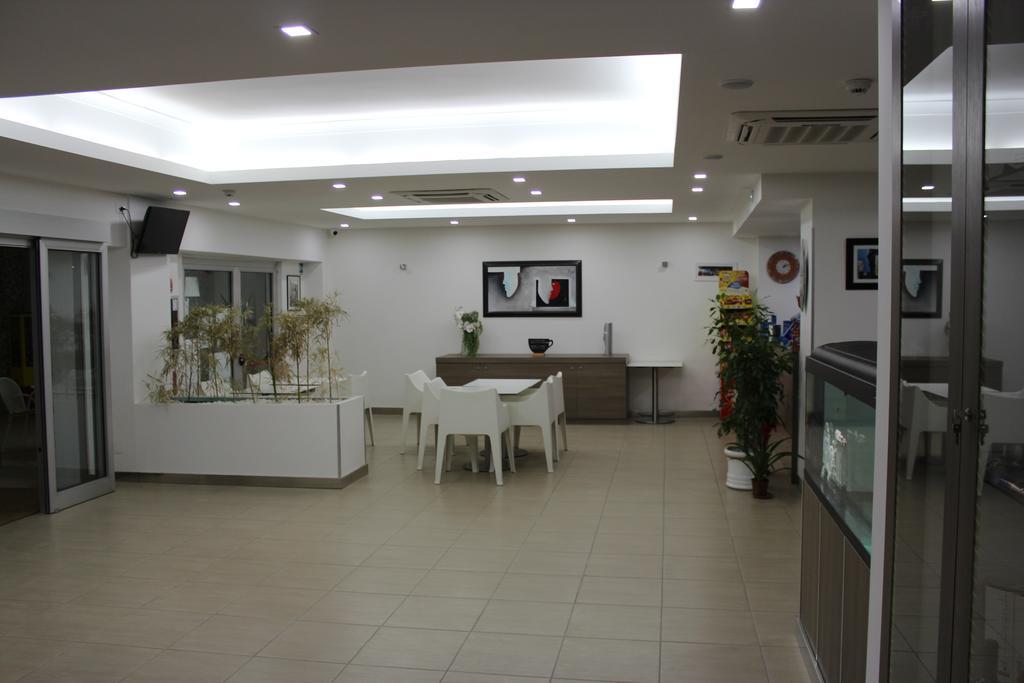 Hotel Poseidon كوريليانو كالابرو المظهر الخارجي الصورة