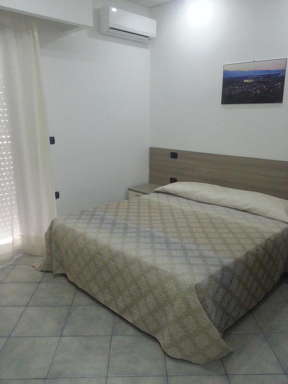 Hotel Poseidon كوريليانو كالابرو الغرفة الصورة